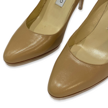 Load image into Gallery viewer, JIMMY CHOO Gilbert leather pumps, beige
