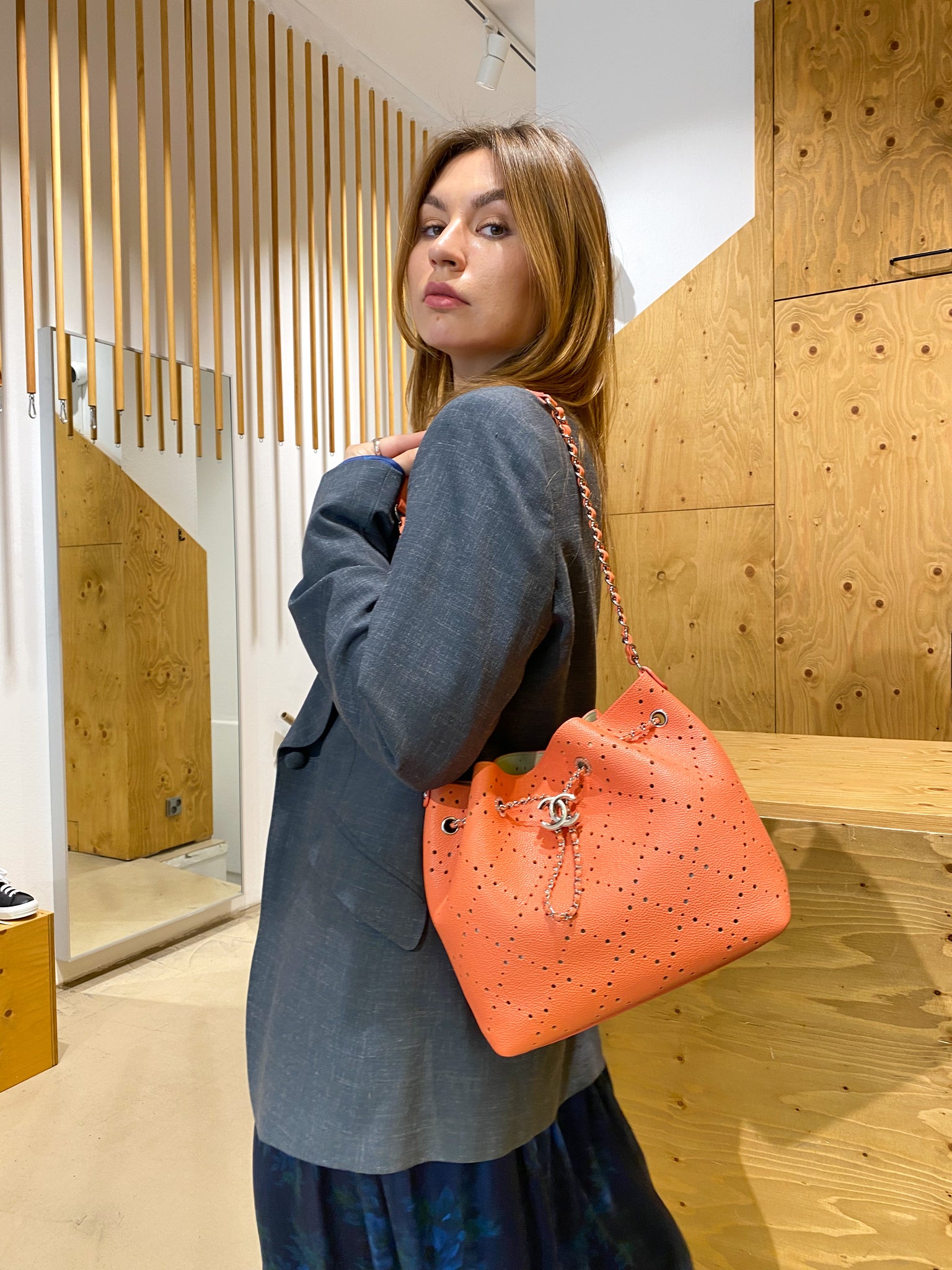 Chanel Drawstring Bucket Bag Pink Tweed – ＬＯＶＥＬＯＴＳＬＵＸＵＲＹ