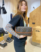 Load image into Gallery viewer, LOUIS VUITTON Dame GM clutch bag
